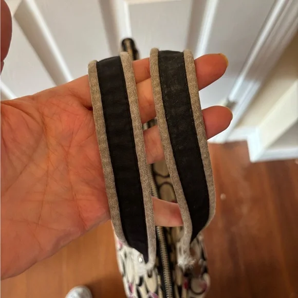 Coach Poppy G1120-18711 Signature Hearts Metallic Silver/Red  Glam Tote GUC - Picture 11 of 15